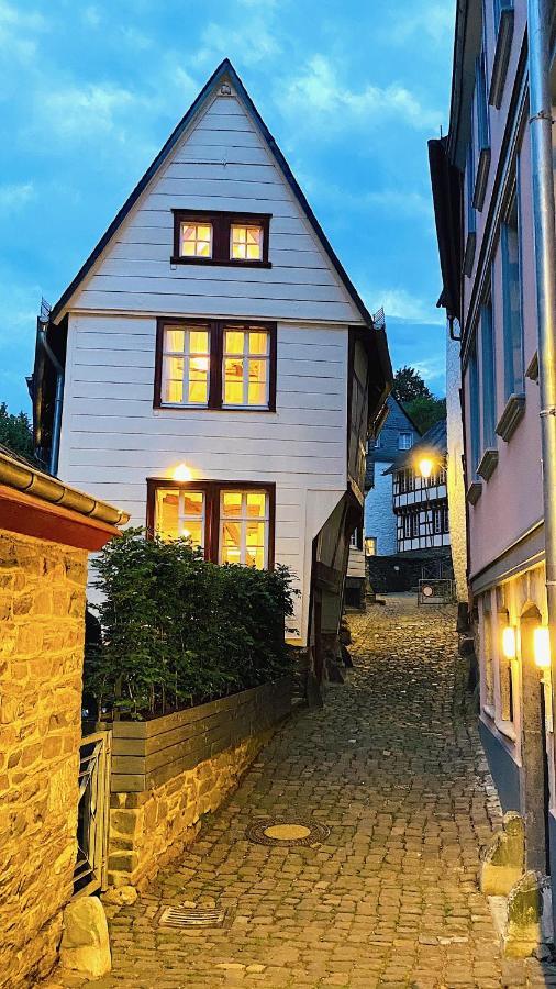 Monschau-Auszeit: Historisch Wohnen Direkt Am Bach Villa Exteriör bild